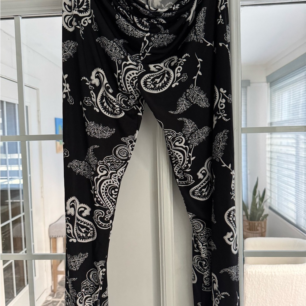 Bobbie Brooks Black and White Paisley Pants